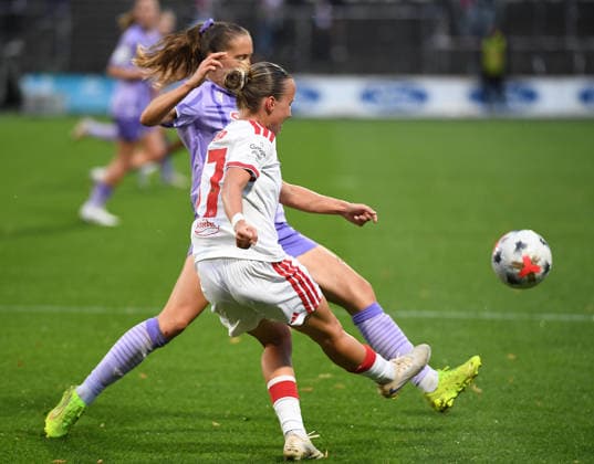 28.08.2026, xophax, Fussball 1.Bundesliga, 1.FC Koeln Frauen-Bundesliga , Frauenfussball. Frauen Bundesliga Google Pixel Frauen.Bundesliga 26 27 1.FC Köln gegen TSG Hoffenheim. Tor für den FC . Beke Sterner ( 37) , 1.FC Köln , vorn. Koeln *** August 28, 2026, xophax, Soccer 1st Bundesliga, 1. FC Köln Women s Bundesliga, Women s Soccer, Women s Bundesliga, Google Pixel, Women s Bundesliga, August 26–27, 1. FC Köln vs. TSG Hoffenheim, Goal for 1. FC Köln by Beke Sterner in the 37th minute, 1. FC Köln, Cologne