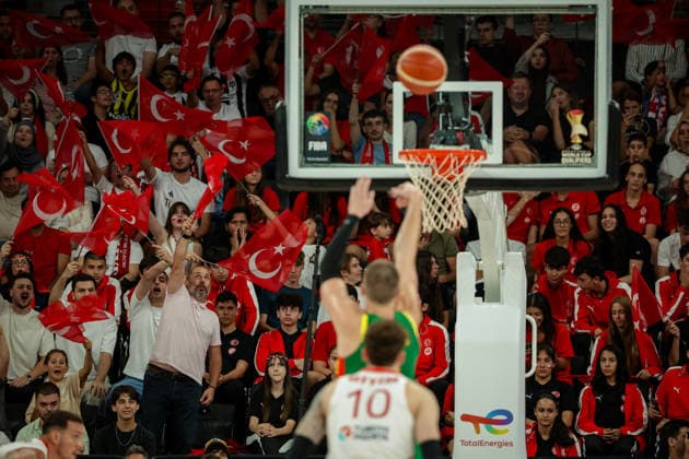 776551956 Lithuanian player takes a free throw in front of Turkish fans during the Fiba Basketball 2027 World Cup European Qualifiers Group J match between Turkiye and Lithuania at Turkcell Basketball Gelistirme Merkezi on August 28, 2026 in Istanbul, Turkey Istanbul Istanbul Turkey Copyright: xBurakxBasturkx