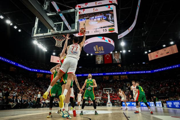 Turkiye vs Lithuania Fiba Basketball 2027 World Cup European Qualifiers Omer Yurtseven of Turkiye drives to the basket for a layup during the Fiba Basketball 2027 World Cup European Qualifiers Group J match between Turkiye and Lithuania at Turkcell Basketball Gelistirme Merkezi on August 28, 2026 in Istanbul, Turkey Istanbul Istanbul Turkey Copyright: xBurakxBasturkx