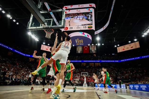 Turkiye vs Lithuania Fiba Basketball 2027 World Cup European Qualifiers Omer Yurtseven of Turkiye drives to the basket for a layup during the Fiba Basketball 2027 World Cup European Qualifiers Group J match between Turkiye and Lithuania at Turkcell Basketball Gelistirme Merkezi on August 28, 2026 in Istanbul, Turkey Istanbul Istanbul Turkey Copyright: xBurakxBasturkx
