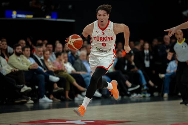 Turkiye vs Lithuania Fiba Basketball 2027 World Cup European Qualifiers Cedi Osman of Turkiye dribbles the ball during the Fiba Basketball 2027 World Cup European Qualifiers Group J match between Turkiye and Lithuania at Turkcell Basketball Gelistirme Merkezi on August 28, 2026 in Istanbul, Turkey Istanbul Istanbul Turkey Copyright: xBurakxBasturkx