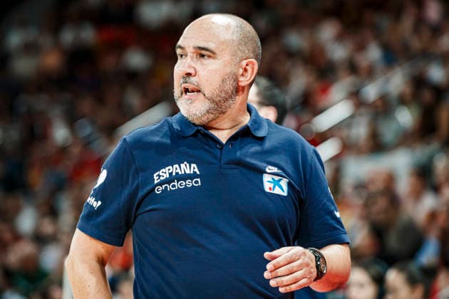 ESP Spain vs. Portugal: Second Qualifying Window for the 2027 World Cup in Qatar. Chus Mateo, head coach of Spain, during the second qualifying phase for the 2027 World Cup, in the match between Spain and Portugal played at the Príncipe Felipe Stadium in Zaragoza on August 28, 2026, in Zaragoza, Spain. Spain Basketball Copyright: xAgenciaxLOFx