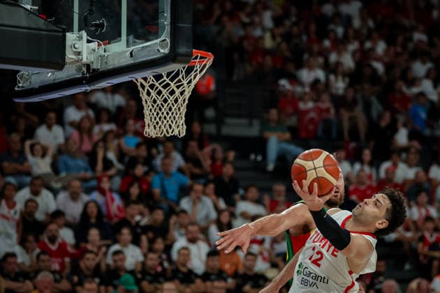 Turkiye vs Lithuania Fiba Basketball 2027 World Cup European Qualifiers Furkan Korkmaz of Turkiye drives to the basket for a layup during the Fiba Basketball 2027 World Cup European Qualifiers Group J match between Turkiye and Lithuania at Turkcell Basketball Gelistirme Merkezi on August 28, 2026 in Istanbul, Turkey Istanbul Istanbul Turkey Copyright: xBurakxBasturkx