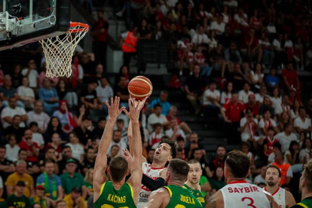 Turkiye vs Lithuania Fiba Basketball 2027 World Cup European Qualifiers Furkan Korkmaz of Turkiye drives to the basket for a layup during the Fiba Basketball 2027 World Cup European Qualifiers Group J match between Turkiye and Lithuania at Turkcell Basketball Gelistirme Merkezi on August 28, 2026 in Istanbul, Turkey Istanbul Istanbul Turkey Copyright: xBurakxBasturkx