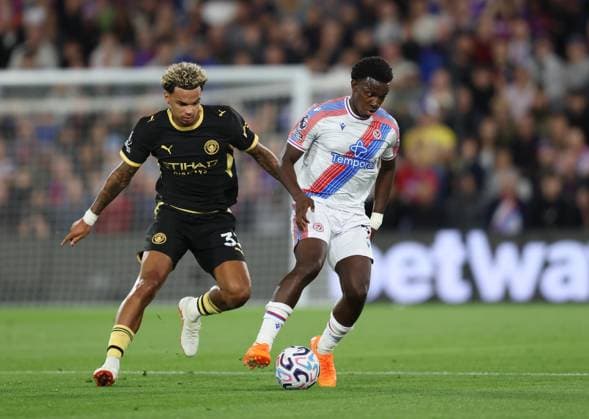 Premier League - Crystal Palace FC v Manchetser City FC LONDON, ENGLAND, AUGUST 28: Eddie Nketiah of Crystal Palace battles for the ball with Nico O Reilly of Manchester City during the Premier League match between Crystal Palace FC v Manchester City FC at Selhurst Park Stadium, London, England, on August 28. (Photo by Daniel Weir) London Selhurst Park Stadium England Copyright: xDanielxWeir SportsxPressxPhotox Sportspressphoto_SPR218279
