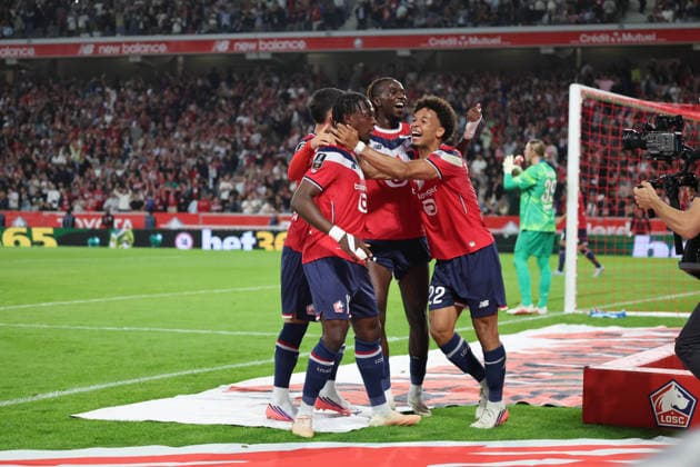 FOOTBALL : LOSC Lille vs PSG Paris Saint-Germain - Ligue 1 J2 - 28 08 2026 Joie des joueurs du LOSC qui cÃ lebrent le but de Dilane BAKWA (LOSC Lille) lors du match LOSC Lille vs PSG Paris Saint-Germain , Ligue 1 J2, Decathlon Arena stade Pierre Mauroy, le 28 aoÃ»t 2026 - photo Laurent Sanson PsnewZ  Copyright: xLaurentxSANSONx xPsnewZx