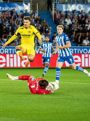 ESP LaLiga EA Sports: Deportivo Alavés vs. Villarreal CF — Georges Mikautadze of Villarreal during the LaLiga EA Sports match between Deportivo Alavés and Villarreal CF, played at Mendizorroza Stadium in Vitoria-Gasteiz on August 28, 2026, in Spain. VITORIA, Spain — Soccer Copyright: xAgenciaxLOFx