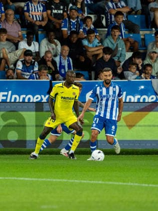 ESP LaLiga EA Sports: Deportivo Alavés vs. Villarreal CF — Nicolas Pepe of Villarreal and Abde Rebbach of Alavés during the LaLiga EA Sports match between Deportivo Alavés and Villarreal CF, played at Mendizorroza Stadium in Vitoria-Gasteiz on August 28, 2026 in Spain VITORIA, Spain Soccer Copyright: xAgenciaxLOFx