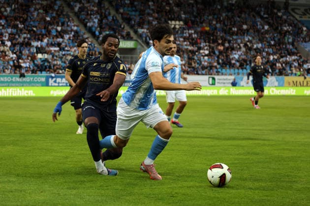 Domenico Alberico 10 of Chemnitz is fouled by a Jena player; Gellertstrasse Stadium, Chemnitz; Chemnitzer FC vs. Carl Zeiss Jena; Matchday 7; 2026–27 Northeast Regional League, Saxony, Germany, August 28, 2026, high-risk match,
