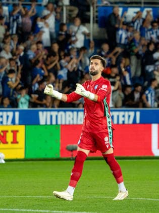 ESP LaLiga EA Sports: Deportivo Alavés vs. Villarreal CF — Antonio Sivera of Alavés celebrates the goal during the LaLiga EA Sports match between Deportivo Alavés and Villarreal CF, played at Mendizorroza Stadium in Vitoria-Gasteiz on August 28, 2026, in Spain. VITORIA, Spain — Soccer Copyright: xAgenciaxLOFx
