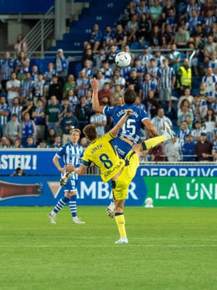 ESP LaLiga EA Sports: Deportivo Alavés vs. Villarreal CF — Juan Foyth of Villarreal and Lucas Boye of Alavés during the LaLiga EA Sports match between Deportivo Alavés and Villarreal CF, played at Mendizorroza Stadium in Vitoria-Gasteiz on August 28, 2026 in Spain VITORIA, Spain Soccer Copyright: xAgenciaxLOFx