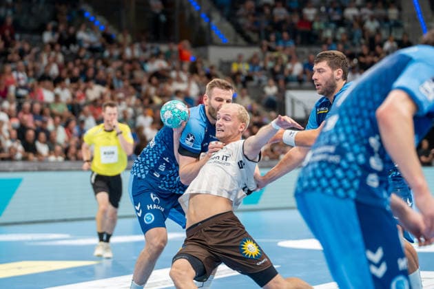 Handball I Men I 2026–2027 Season I Bundesliga I Matchday 1 I TVB Stuttgart vs. Bergischer HC I August 28, 2026 Fynn Hangstein 10, Bergischer HC Stuttgart Porsche Arena Baden-Württemberg, Germany Copyright: xLobeca MaxxPetershansx
