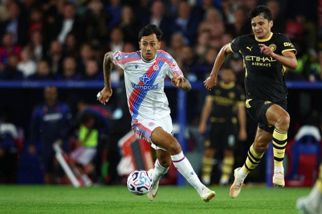 Premier League: Crystal Palace v Manchester City LONDON, UK - 28th Aug 2026: Dwight McNeil of Crystal Palace in action during the Premier League match between Crystal Palace FC and Manchester City FC at Selhurst Park London Selhurst Park England United Kingdom Copyright: xCraigxMercerx xPeakxActionxPhotosx