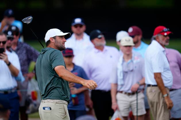 August 28, 2026, Atlanta, Georgia, USA: Scottie Scheffler (USA) reacts after hitting his tee shot on the 18th hole during the second round at East Lake Golf Club. Atlanta USA - ZUMAd212 20260828_zsp_d212_114 Copyright: xRichardxDolex