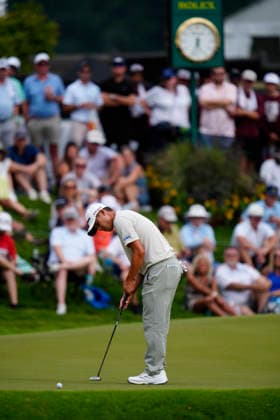 August 28, 2026, Atlanta, Georgia, USA: Collin Morikawa (USA) sinks a putt on the 18th green during the second round at East Lake Golf Club. Atlanta USA - ZUMAd212 20260828_zsp_d212_115 Copyright: xRichardxDolex