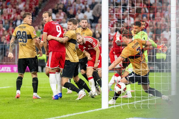 Tor, 1:0, Harry Kane 9 (FC Bayern Muenchen) schaut vorsichtig ueber die Schulter, Konrad Laimer 27 (FC Bayern Muenchen) fiebert mit, FC Bayern Muenchen - VfB Stuttgart, Fussball Bundesliga, 1. Spieltag, 28.08.2026 DFB regulations prohibit any use of photographs as image sequences and or quasi-video Muenchen Bayern Deutschland *** Goal, 1-0, Harry Kane 9 FC Bayern Munich looks nervously over its shoulder, Konrad Laimer 27 FC Bayern Munich is on the edge of its seat, FC Bayern Munich vs. VfB Stuttgart, Bundesliga, Matchday 1, August 28, 2026. DFB regulations prohibit any use of photographs as image sequences and or quasi-video. Munich, Bayern, Germany Copyright: xkolbert-press UlrichxGamelx