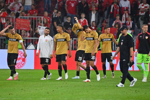 Abgang Stuttgarter Spieler-v.li:Ermedin DEMIROVIC (VFB Stuttgart),Deniz UNDAV (VFB Stuttgart), Jamie LEWELING (VFB Stuttgart),Leonidas STERGIOU (VFB Stuttgart),Chema ANDRES (VFB Stuttgart), Grischa PROEMEL (VFB Stuttgart), Trainer Sebastian HOENESS (VFB Stuttgart), enttaeuscht,frustriert,niedergeschlagen, Fussball 1. Bundesliga Saison 2026 2027, 1.Spieltag, Spieltag01, FC Bayern Muenchen - VfB Stuttgart 5-1 am 28.08.2026 , A L L I A N Z A R E N A. *** Players leaving Stuttgart (from left): Ermedin DEMIROVIC, VFB Stuttgart; Deniz UNDAV, VFB Stuttgart; Jamie LEWELING, VFB Stuttgart; Leonidas STERGIOU, VFB Stuttgart;Chema ANDRES (VFB Stuttgart), Grischa PROEMEL (VFB Stuttgart), Coach Sebastian HOENESS (VFB Stuttgart), disappointed, frustrated, dejected, Soccer, Bundesliga Season 2026–2027, Matchday 1, Matchday 01, FC Bayern Munich vs. VfB Stuttgart 5–1 on August 28, 2026, Allianz Arena