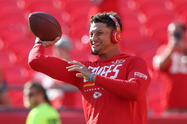 KANSAS CITY, MO - AUGUST 28: Patrick Mahomes 15 of the Kansas City Chiefs throws a pass before an NFL, American Football Herren, USA preseason game between the Seattle Seahawks and Kansas City Chiefs on Aug 28, 2026 at Arrowhead Stadium in Kansas City, MO. (Photo by Scott Winters Icon Sportswire) NFL: AUG 28 Seahawks at Chiefs EDITORIAL USE ONLY Icon2608280132