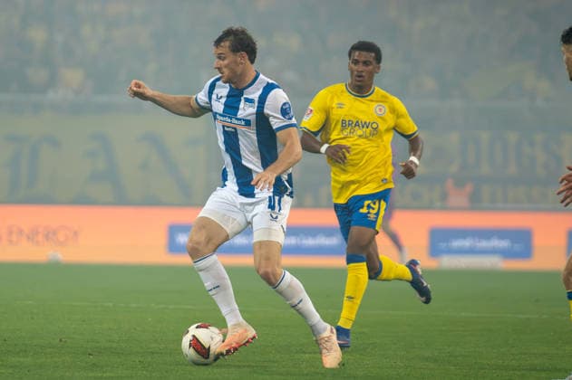 Deutschland: Fussball 2. Bundesliga, 3. Spieltag 2026 2027, Eintracht Braunschweig - Hertha BSC am 28.08.2026 in Braunschweig (Eintracht-Stadion): Pascal Klemens (Hertha BSC, 41) am Ball *** German Soccer 2. Bundesliga, Matchday 3, 2026–2027, Eintracht Braunschweig vs. Hertha BSC on August 28, 2026, at Eintracht Stadium in Braunschweig; Pascal Klemens (Hertha BSC), 41, in possession of the ball Copyright: xSvenxHeidmannx