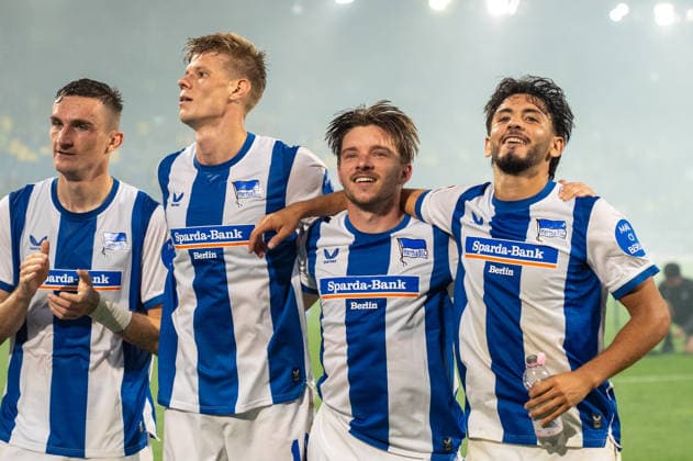 Deutschland: Fussball 2. Bundesliga, 3. Spieltag 2026 2027, Eintracht Braunschweig - Hertha BSC am 28.08.2026 in Braunschweig (Eintracht-Stadion): Niklas Kolbe (Hertha BSC, 27) Luca Schuler (Hertha BSC, 18) Mads Pedersen (Hertha BSC, 22) Kevin Sessa (Hertha BSC, 8) Jubel, Freude, Emotionen *** German Soccer 2. Bundesliga, Matchday 3, 2026–2027, Eintracht Braunschweig vs. Hertha BSC on August 28, 2026, at Eintracht Braunschweig Stadium, Niklas Kolbe, Hertha BSC, 27 Luca Schuler (Hertha BSC), 18 Mads Pedersen (Hertha BSC), 22 Kevin Sessa (Hertha BSC), 8 Celebrations, joy, emotions Copyright: xSvenxHeidmannx