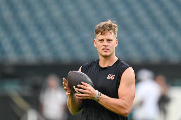 PHILADELPHIA, PA - AUGUST 28: Cincinnati Bengals quarterback Joe Burrow 9 is shown warming up before the pre season game between the Philadelphia Eagles and the Cincinnati Bengals on August 28th, 2026 at Lincoln Financial Field in Philadelphia, PA. (Photo by Terence Lewis Icon Sportswire) NFL, American Football Herren, USA AUG 28 Bengals at Eagles EDITORIAL USE ONLY Icon260828001
