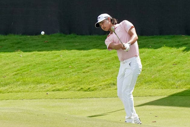 August 28, 2026, Atlanta, Georgia, USA: Min Woo Lee (AUS) chips on to the 18th green during the second round of the 2026 TOUR Championship at East Lake Golf Club. PGA, Golf Herren 2026: TOUR Championship - Round 2  - ZUMAw109 20260828_fap_w109_024 Copyright: xDebbyxWongx