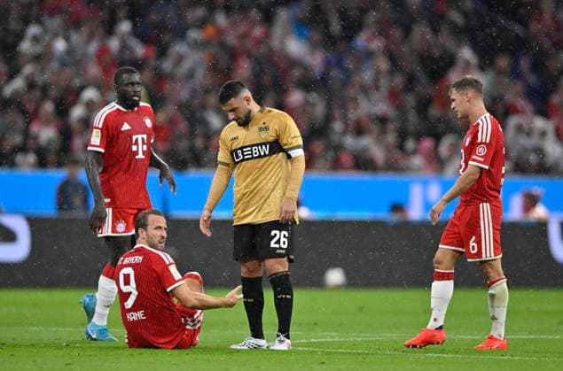 Harry Kane FC Bayern Muenchen FCB (09) verletzt Verletzung am Boden Deniz Undav VfB Stuttgart (26) reicht Hand Joshua Kimmich FC Bayern Muenchen FCB (06) Dayot Upamecano FC Bayern Muenchen FCB (02) FC Bayern Muenchen FCB vs VfB Stuttgart 28.08.2026 DFL REGULATIONS PROHIBIT ANY USE OF PHOTOGRAPHS AS IMAGE SEQUENCES AND OR QUASI-VIDEO FC Bayern Muenchen FCB vs VfB Stuttgart *** Harry Kane FC Bayern Munich FCB 09 injured, lying on the ground; Deniz Undav VfB Stuttgart 26 extends a hand; Joshua Kimmich FC Bayern Munich FCB 06; Dayot Upamecano FC Bayern Munich FCB 02; FC Bayern Munich FCB vs. VfB Stuttgart 28 08 2026 DFL regulations prohibit any use of photographs as image sequences and or quasi-video. FC Bayern Munich (FCB) vs. VfB Stuttgart