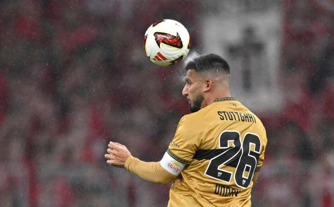 Kopfballduell Zweikampf Aktion Deniz Undav VfB Stuttgart (26) Wasser spritzt FC Bayern Muenchen FCB vs VfB Stuttgart 28.08.2026 DFL REGULATIONS PROHIBIT ANY USE OF PHOTOGRAPHS AS IMAGE SEQUENCES AND OR QUASI-VIDEO FC Bayern Muenchen FCB vs VfB Stuttgart *** Heading duel, tackle, action, Deniz Undav, VfB Stuttgart 26, water splashing, FC Bayern Munich (FCB) vs. VfB Stuttgart, August 28, 2026. DFL regulations prohibit any use of photographs as image sequences and or quasi- VIDEO FC Bayern Munich FCB vs. VfB Stuttgart