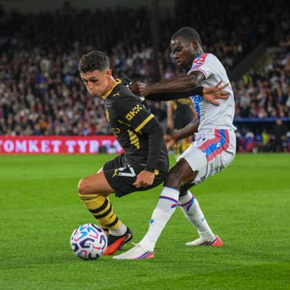 Crystal Palace v Manchester City Premier League Tyrick Mitchell of Crystal Palace and Phil Foden of Manchester City battle for the ball during the Premier League match at Selhurst Park, London 28 08 2026 UK Newspapers OUT Copyright: xMalcolmxFellx FIL-23847-0070