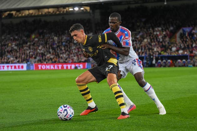 Crystal Palace v Manchester City Premier League Tyrick Mitchell of Crystal Palace and Phil Foden of Manchester City battle for the ball during the Premier League match at Selhurst Park, London 28 08 2026 UK Newspapers OUT Copyright: xMalcolmxFellx FIL-23847-0071