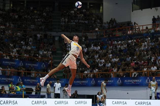IPA87881076 - Francesco Sani of Italy serves during the 2026 FIPAV Cup Men s Elite match between Italy and Cuba—a volleyball exhibition match held in Messina, Italy, on August 28, 2026  Copyright: xMassimilianoxCarnabuci IPAxSportx xx 87881076