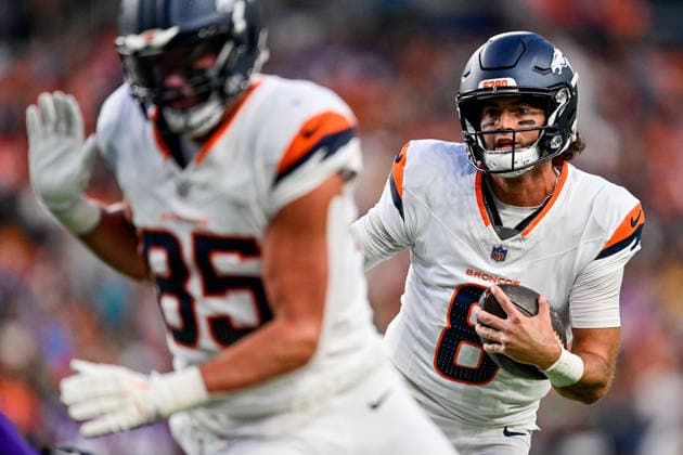 DENVER, CO - AUGUST 28: Denver Broncos quarterback Jarrett Stidham (8) carries the ball in the first quarter during a preseason game between the Minnesota Vikings and the Denver Broncos at Empower Field at Mile High on August 28, 2026 in Denver, Colorado. (Photo by Dustin Bradford Icon Sportswire) NFL, American Football Herren, USA AUG 28 Vikings at Broncos EDITORIAL USE ONLY Icon132260828001