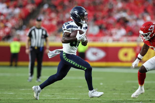 KANSAS CITY, MO - AUGUST 28: Montorie Foster Jr 87 of the Seattle Seahawks runs after a catch in the second quarter of an NFL, American Football Herren, USA preseason game between the Seattle Seahawks and Kansas City Chiefs on Aug 28, 2026 at Arrowhead Stadium in Kansas City, MO. (Photo by Scott Winters Icon Sportswire) NFL: AUG 28 Seahawks at Chiefs EDITORIAL USE ONLY Icon2608280988