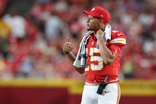 KANSAS CITY, MO - AUGUST 28: Patrick Mahomes 15 of the Kansas City Chiefs in the second quarter of an NFL, American Football Herren, USA preseason game between the Seattle Seahawks and Kansas City Chiefs on Aug 28, 2026 at Arrowhead Stadium in Kansas City, MO. (Photo by Scott Winters Icon Sportswire) NFL: AUG 28 Seahawks at Chiefs EDITORIAL USE ONLY Icon2608281075