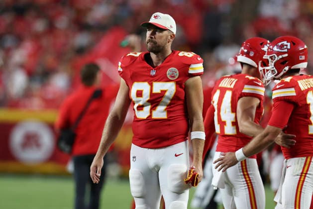 KANSAS CITY, MO - AUGUST 28: Travis Kelce 87 of the Kansas City Chiefs looks on from the sidelines in the second quarter of an NFL, American Football Herren, USA preseason game between the Seattle Seahawks and Kansas City Chiefs on Aug 28, 2026 at Arrowhead Stadium in Kansas City, MO. (Photo by Scott Winters Icon Sportswire) NFL: AUG 28 Seahawks at Chiefs EDITORIAL USE ONLY Icon2608281085