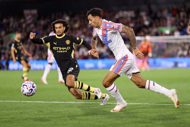 Crystal Palace gegen Manchester City, 28. August 2026, London, Premier League, Fußball: Crystal Palace gegen Manchester City – Dwight McNeil von Crystal Palace und Ayyoub Bouaddi von Manchester City. Foto: Jacques Feeney, Offside, London, Großbritannien  Copyright: xJacquesxFeeneyx xOffsidexOffside