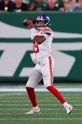 EAST RUTHERFORD, NJ - AUGUST 28: Jameis Winston 19 of the New York Giants passes during the NFL, American Football Herren, USA Pre-season game against the New York Jets on August 28, 2026 at MetLife Stadium in East Rutherford, New Jersey. (Photo by Rich Graessle Icon Sportswire) NFL: AUG 28 Giants at Jets EDITORIAL USE ONLY Icon26082831166