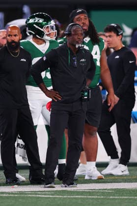 EAST RUTHERFORD, NJ - AUGUST 28: Aaron Glenn head coach of the New York Jets during the NFL, American Football Herren, USA Pre-season game against the New York Giants on August 28, 2026 at MetLife Stadium in East Rutherford, New Jersey. (Photo by Rich Graessle Icon Sportswire) NFL: AUG 28 Giants at Jets EDITORIAL USE ONLY Icon26082831179