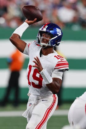 EAST RUTHERFORD, NJ - AUGUST 28: Jameis Winston 19 of the New York Giants passes during the NFL, American Football Herren, USA Pre-season game against the New York Jets on August 28, 2026 at MetLife Stadium in East Rutherford, New Jersey. (Photo by Rich Graessle Icon Sportswire) NFL: AUG 28 Giants at Jets EDITORIAL USE ONLY Icon26082831190