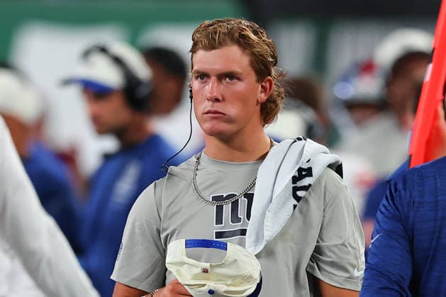 EAST RUTHERFORD, NJ - AUGUST 28: Jaxson Dart 6 of the New York Giants on the sideline during the NFL, American Football Herren, USA Pre-season game against the New York Jets on August 28, 2026 at MetLife Stadium in East Rutherford, New Jersey. (Photo by Rich Graessle Icon Sportswire) NFL: AUG 28 Giants at Jets EDITORIAL USE ONLY Icon26082831201