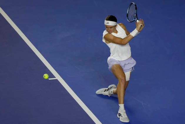 August 28, 2026, Monterrey, Nuevo Leon, Mexico: Elise Mertens (BEL) in action against Nikola Bartunkova (CZE) during the semifinals of the GNP Seguros WTA, Tennis Damen 500 Open at Club Sonoma in Monterrey, Nuevo Leon. Tenis 2026: Semifinal WTA 500 Monterrey: Bartunkova Vs Mertens  - ZUMAo125 20260828_zip_o125_017 Copyright: xAntonioxOjedax
