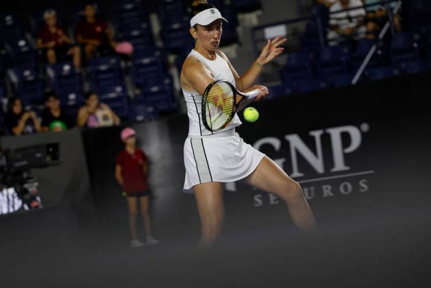 August 28, 2026, Monterrey, Nuevo Leon, Mexico: Elise Mertens (BEL) in action against Nikola Bartunkova (CZE) during the semifinals of the GNP Seguros WTA, Tennis Damen 500 Open at Club Sonoma in Monterrey, Nuevo Leon. Monterrey Mexico - ZUMAo125 20260828_zip_o125_023 Copyright: xAntonioxOjedax