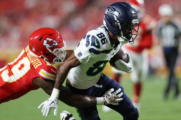 KANSAS CITY, MO - AUGUST 28: Ricky White III 86 of the Seattle Seahawks runs after a catch while D™Arco Perkins-McAllister 19 of the Kansas City Chiefs makes the tackle in the third quarter of an NFL, American Football Herren, USA preseason game between the Seattle Seahawks and Kansas City Chiefs on Aug 28, 2026 at Arrowhead Stadium in Kansas City, MO. (Photo by Scott Winters Icon Sportswire) NFL: AUG 28 Seahawks at Chiefs EDITORIAL USE ONLY Icon2608281658