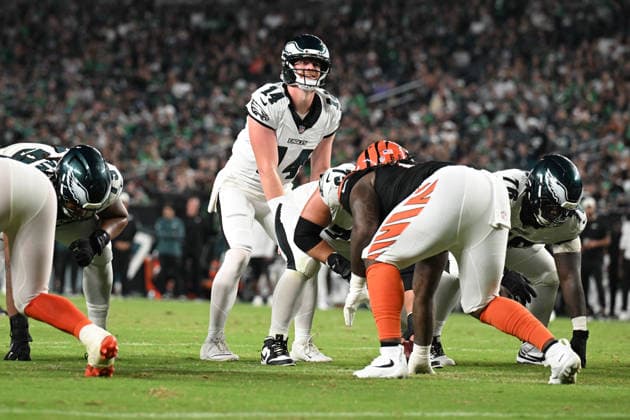 PHILADELPHIA, PA - AUGUST 28: Philadelphia Eagles quarterback Andy Dalton 14 is shown under center during the pre season game between the Philadelphia Eagles and the Cincinnati Bengals on August 28th, 2026 at Lincoln Financial Field in Philadelphia, PA. (Photo by Terence Lewis Icon Sportswire) NFL, American Football Herren, USA AUG 28 Bengals at Eagles EDITORIAL USE ONLY Icon260828014