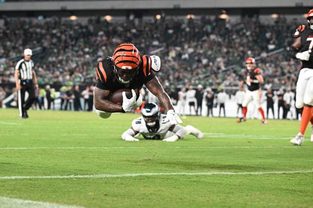 PHILADELPHIA, PA - AUGUST 28: Cincinnati Bengals running back Kentrel Bullock 31 dives for a touchdown during the pre season game between the Philadelphia Eagles and the Cincinnati Bengals on August 28th, 2026 at Lincoln Financial Field in Philadelphia, PA. (Photo by Terence Lewis Icon Sportswire) NFL, American Football Herren, USA AUG 28 Bengals at Eagles EDITORIAL USE ONLY Icon260828022