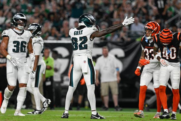 PHILADELPHIA, PA - AUGUST 28: Philadelphia Eagles wide receiver Danny Gray 82 signals first down during the pre season game between the Philadelphia Eagles and the Cincinnati Bengals on August 28th, 2026 at Lincoln Financial Field in Philadelphia, PA. (Photo by Terence Lewis Icon Sportswire) NFL, American Football Herren, USA AUG 28 Bengals at Eagles EDITORIAL USE ONLY Icon260828028