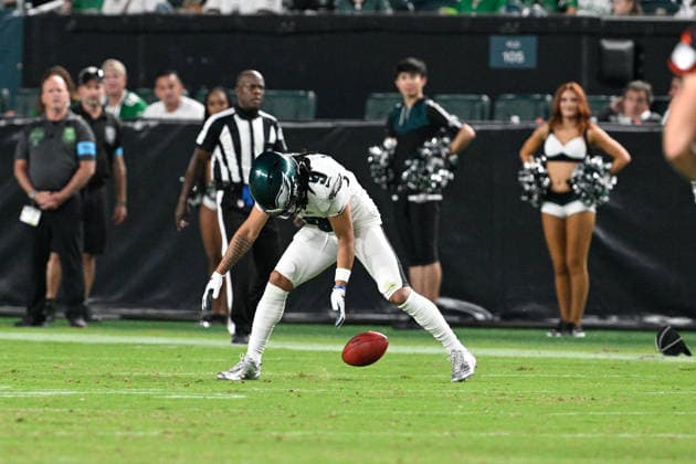 PHILADELPHIA, PA - AUGUST 28: Philadelphia Eagles wide receiver Makai Lemon 9 fumbles a punt during the pre season game between the Philadelphia Eagles and the Cincinnati Bengals on August 28th, 2026 at Lincoln Financial Field in Philadelphia, PA. (Photo by Terence Lewis Icon Sportswire) NFL, American Football Herren, USA AUG 28 Bengals at Eagles EDITORIAL USE ONLY Icon260828032