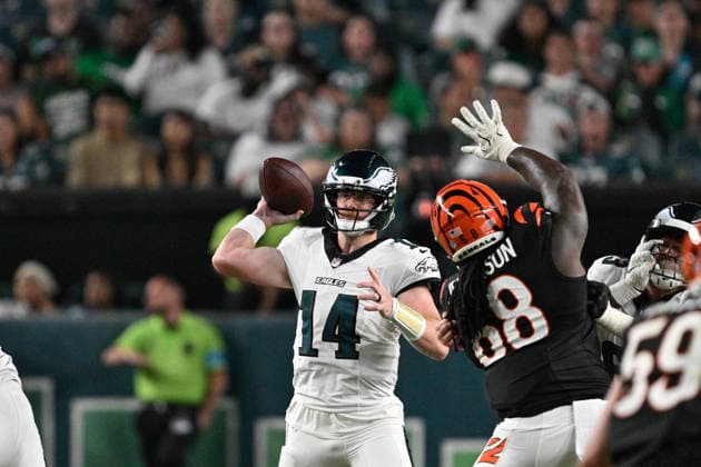 PHILADELPHIA, PA - AUGUST 28: Philadelphia Eagles quarterback Andy Dalton 14 throws the ball during the pre season game between the Philadelphia Eagles and the Cincinnati Bengals on August 28th, 2026 at Lincoln Financial Field in Philadelphia, PA. (Photo by Terence Lewis Icon Sportswire) NFL, American Football Herren, USA AUG 28 Bengals at Eagles EDITORIAL USE ONLY Icon260828034