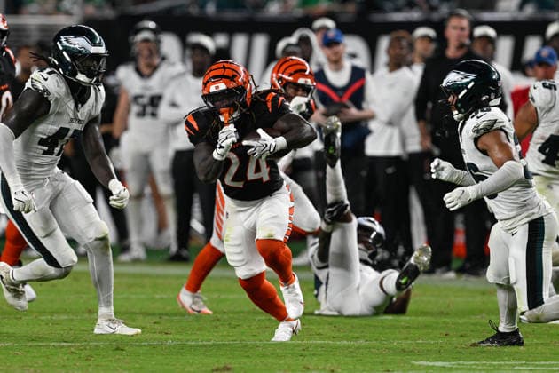 PHILADELPHIA, PA - AUGUST 28: Cincinnati Bengals running back Jamal Haynes 24 runs the ball during the pre season game between the Philadelphia Eagles and the Cincinnati Bengals on August 28th, 2026 at Lincoln Financial Field in Philadelphia, PA. (Photo by Terence Lewis Icon Sportswire) NFL, American Football Herren, USA AUG 28 Bengals at Eagles EDITORIAL USE ONLY Icon260828037