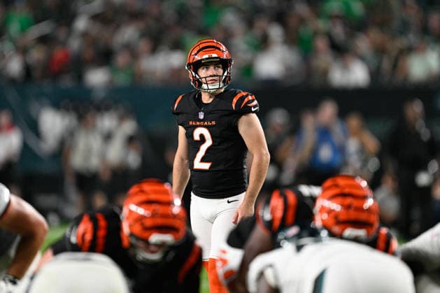 PHILADELPHIA, PA - AUGUST 28: Cincinnati Bengals place kicker Evan McPherson 2 looks on during the pre season game between the Philadelphia Eagles and the Cincinnati Bengals on August 28th, 2026 at Lincoln Financial Field in Philadelphia, PA. (Photo by Terence Lewis Icon Sportswire) NFL, American Football Herren, USA AUG 28 Bengals at Eagles EDITORIAL USE ONLY Icon260828038